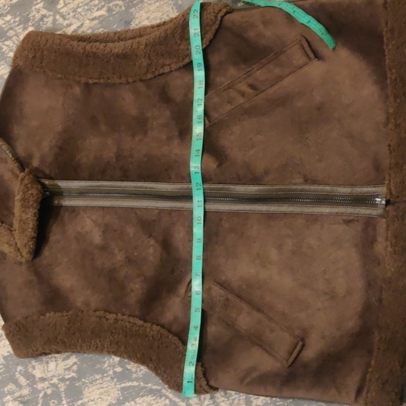 New! FRYE Faux Shearling Mocha brown Vest sz M - Picture 13 of 14